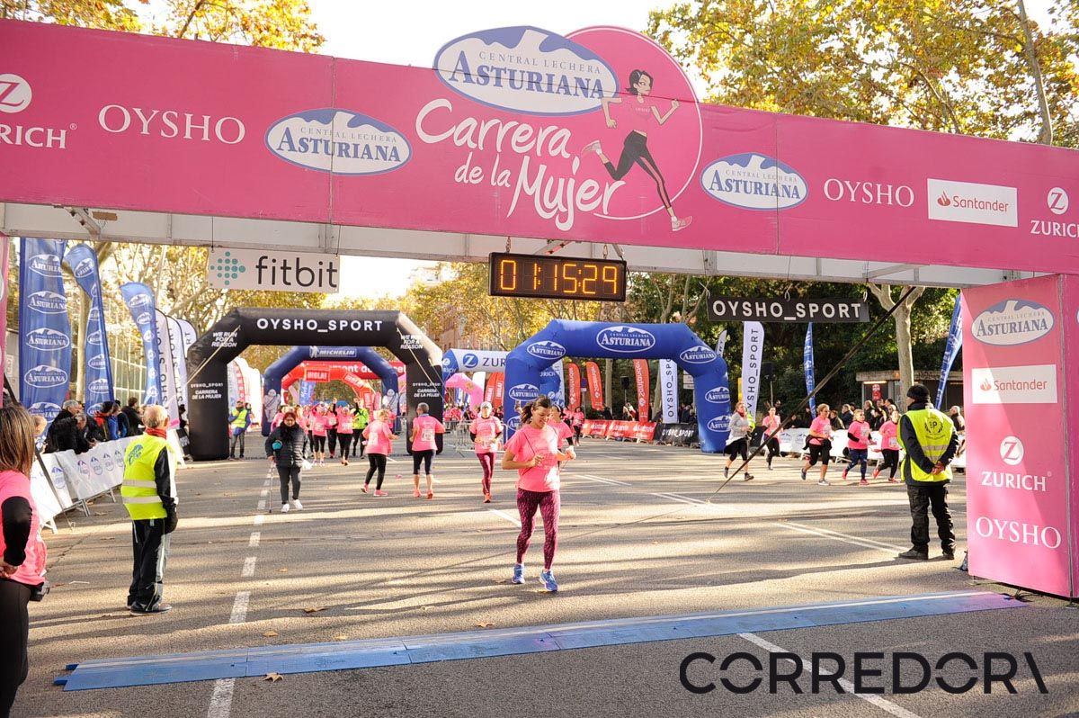 Llegada de la Carrera de la Mujer de Barcelona (ARCO IZQUIERDO 48)