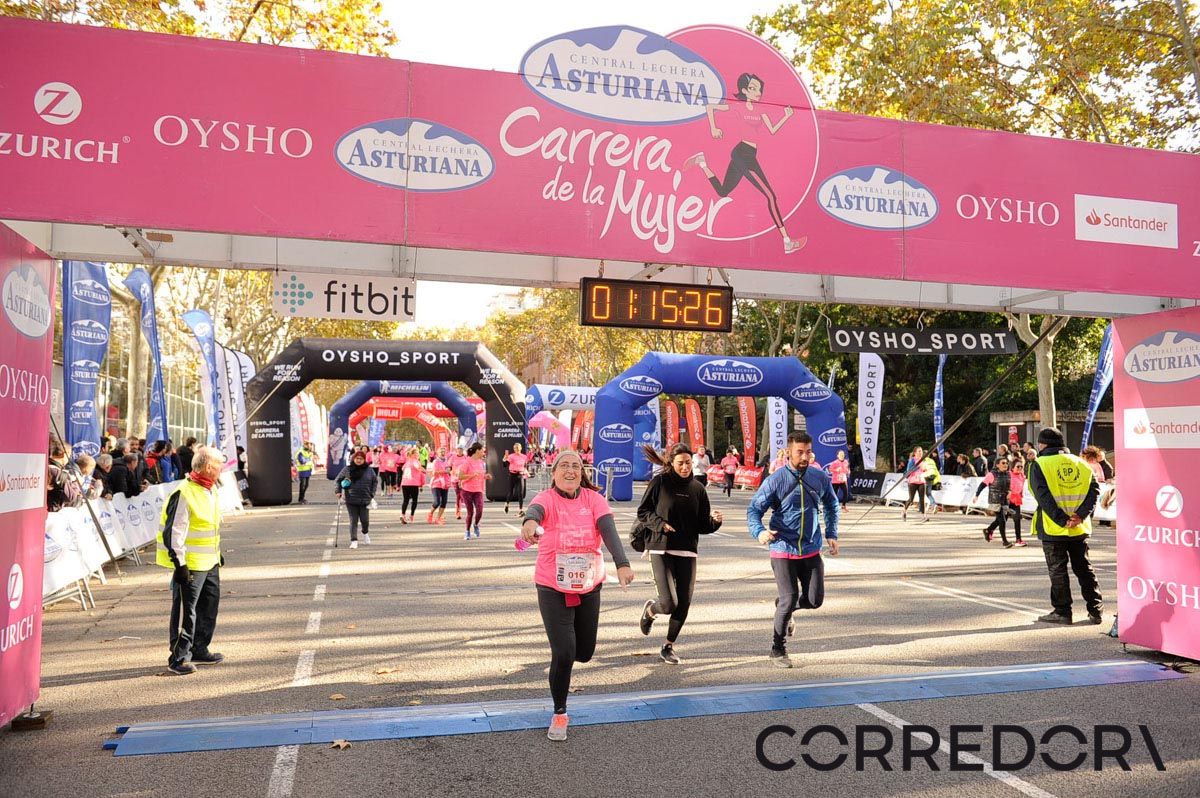 Llegada de la Carrera de la Mujer de Barcelona (ARCO IZQUIERDO 48)