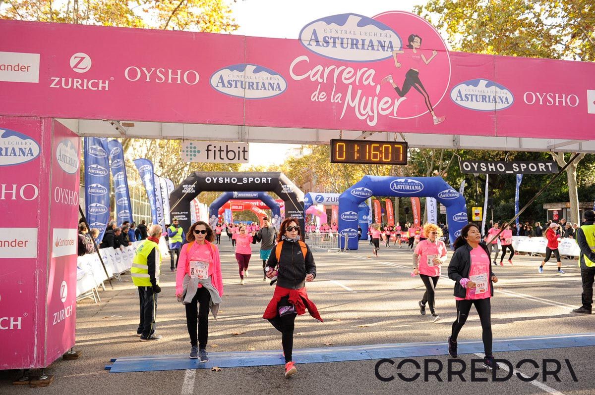 Llegada de la Carrera de la Mujer de Barcelona (ARCO IZQUIERDO 49)