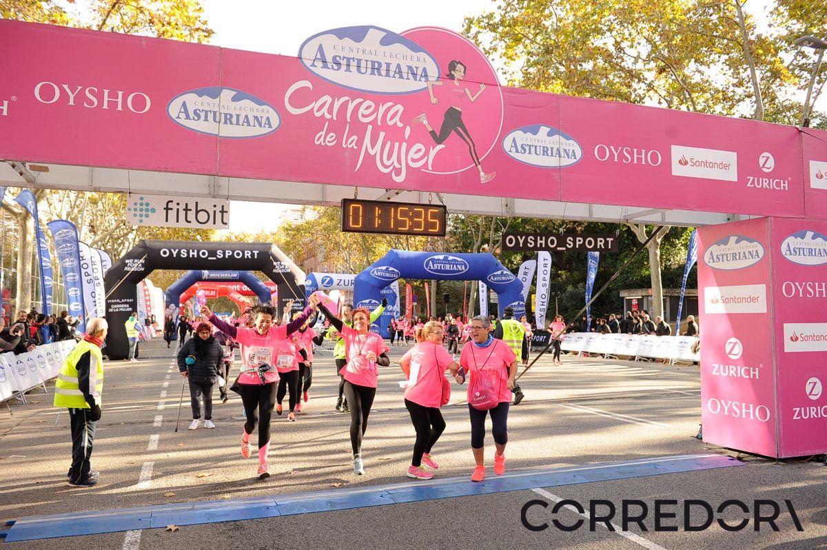 Llegada de la Carrera de la Mujer de Barcelona (ARCO IZQUIERDO 49)