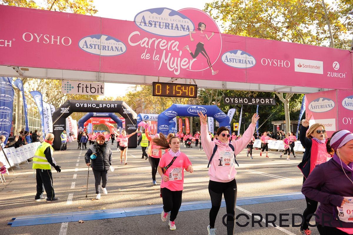 Llegada de la Carrera de la Mujer de Barcelona (ARCO IZQUIERDO 49)