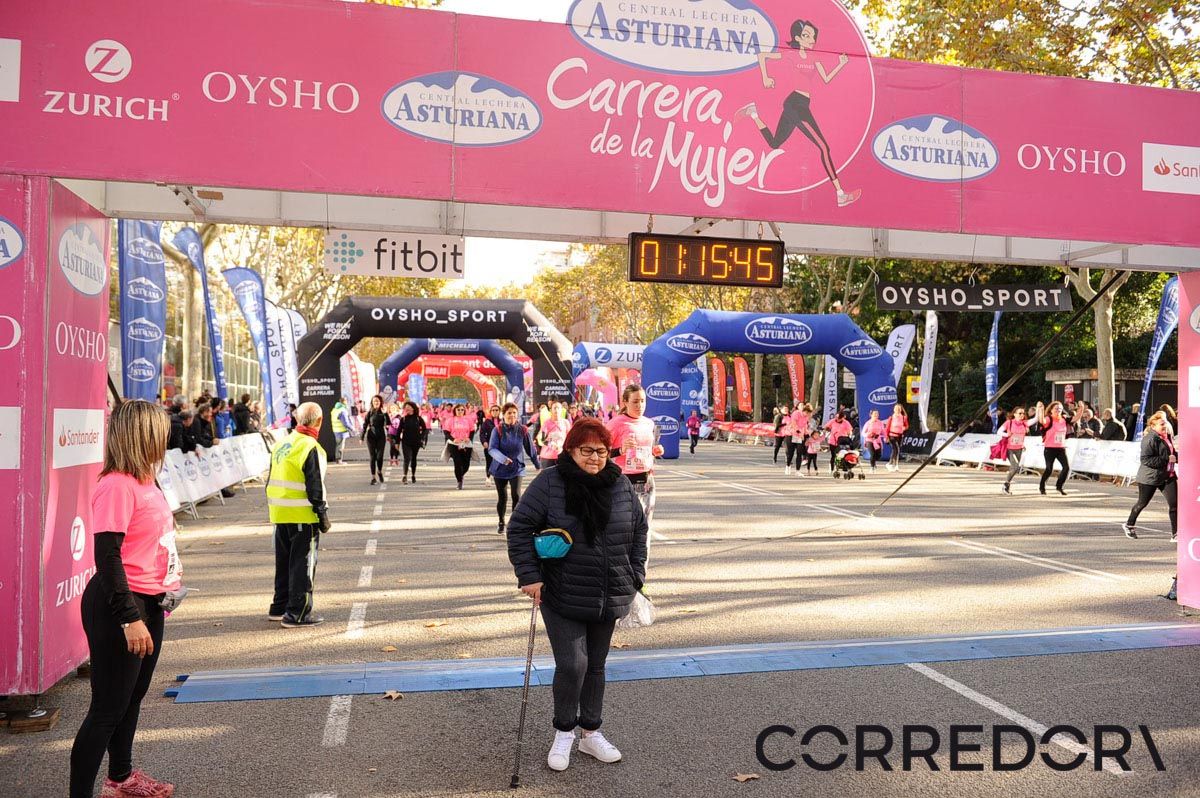 Llegada de la Carrera de la Mujer de Barcelona (ARCO IZQUIERDO 49)
