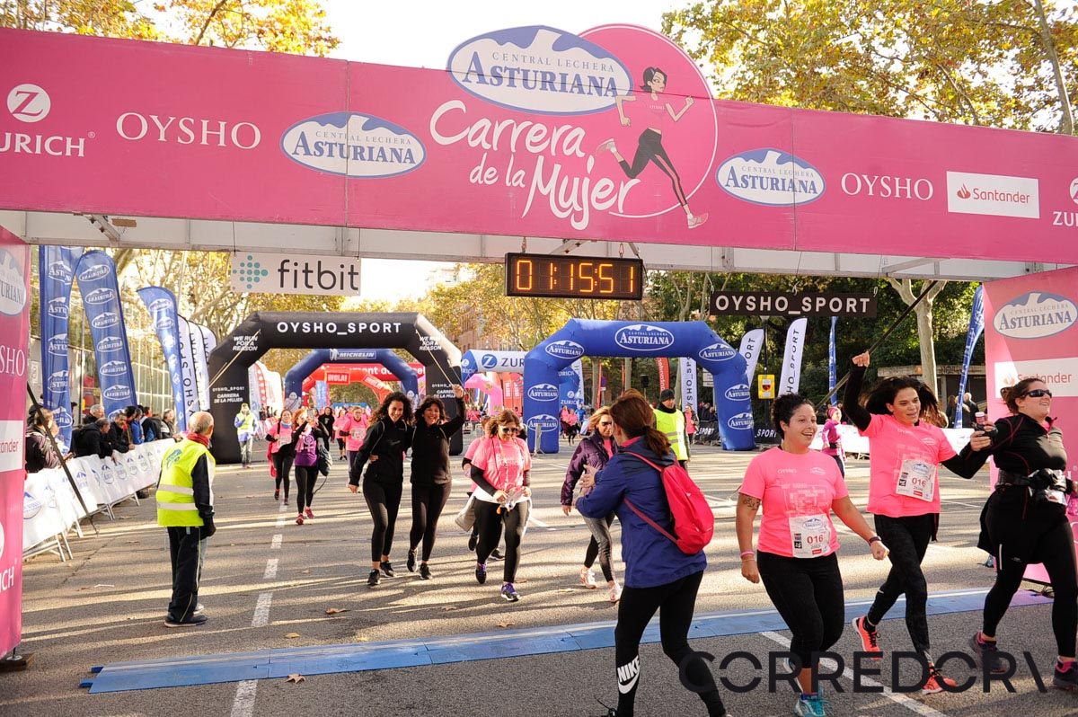 Llegada de la Carrera de la Mujer de Barcelona (ARCO IZQUIERDO 49)