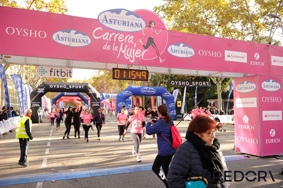 Llegada de la Carrera de la Mujer de Barcelona (ARCO IZQUIERDO 49)