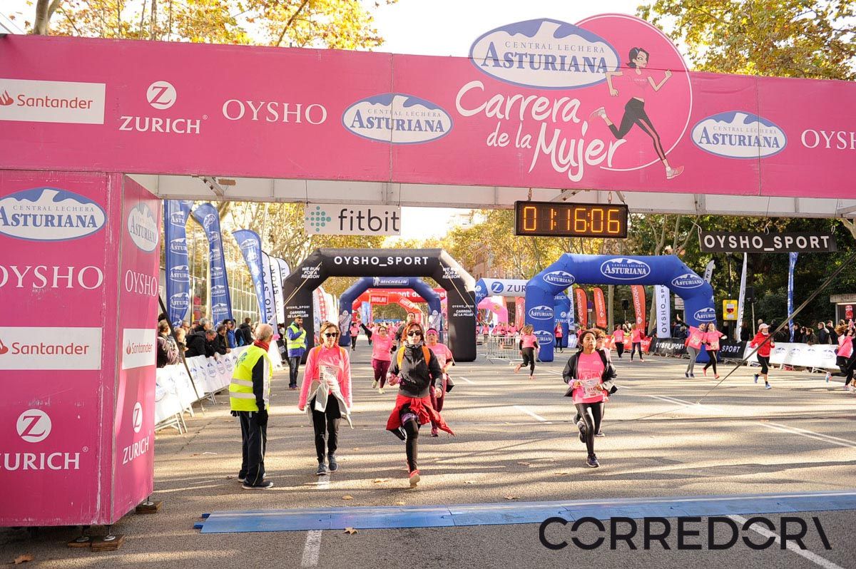 Llegada de la Carrera de la Mujer de Barcelona (ARCO IZQUIERDO 49)