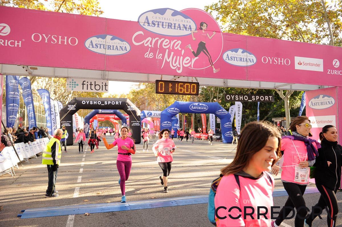 Llegada de la Carrera de la Mujer de Barcelona (ARCO IZQUIERDO 49)