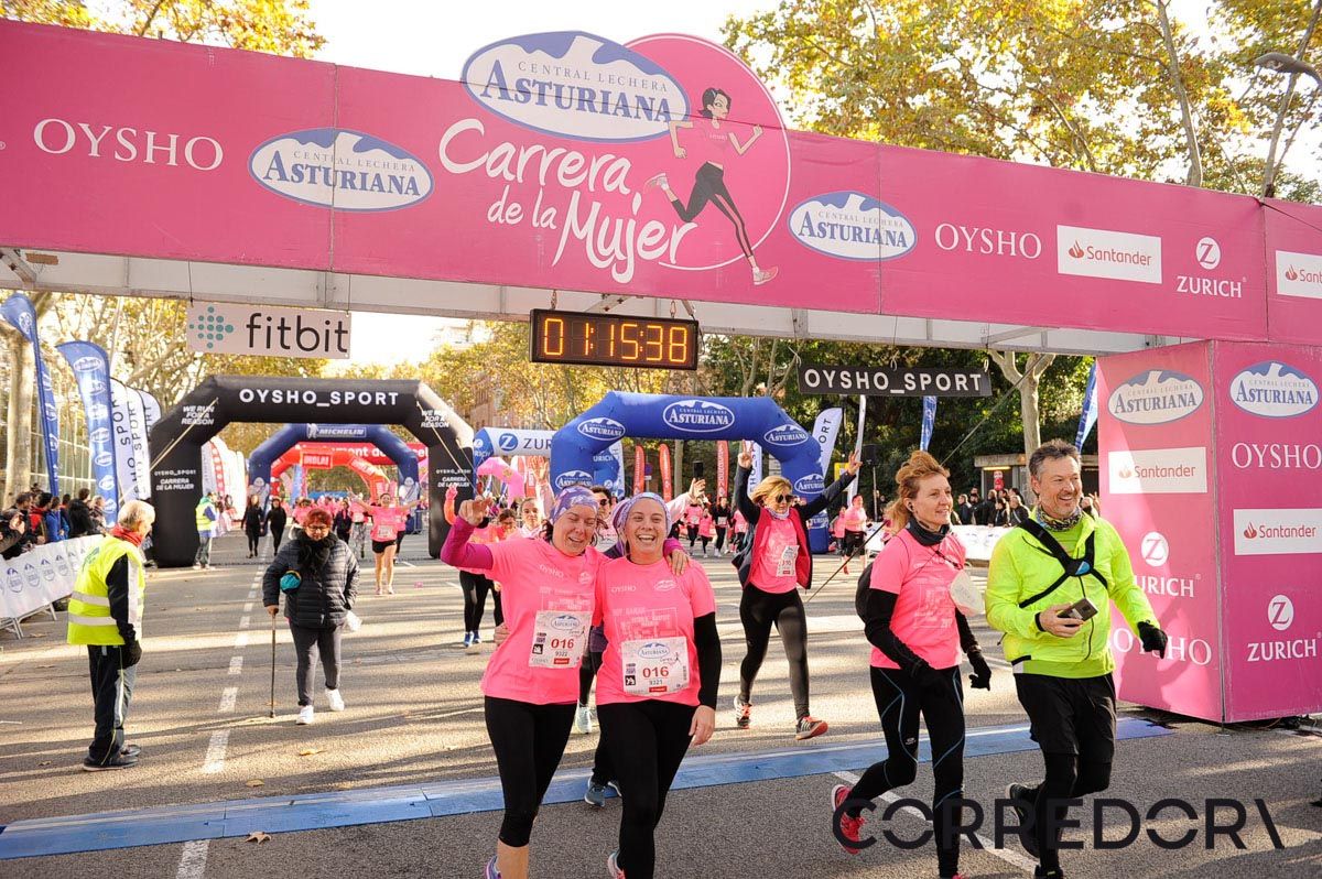 Llegada de la Carrera de la Mujer de Barcelona (ARCO IZQUIERDO 49)