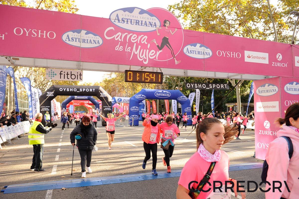 Llegada de la Carrera de la Mujer de Barcelona (ARCO IZQUIERDO 49)