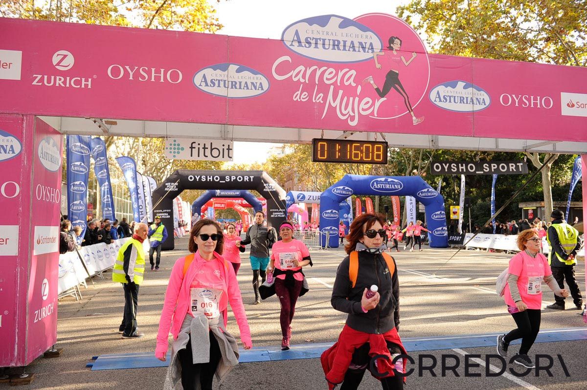 Llegada de la Carrera de la Mujer de Barcelona (ARCO IZQUIERDO 49)