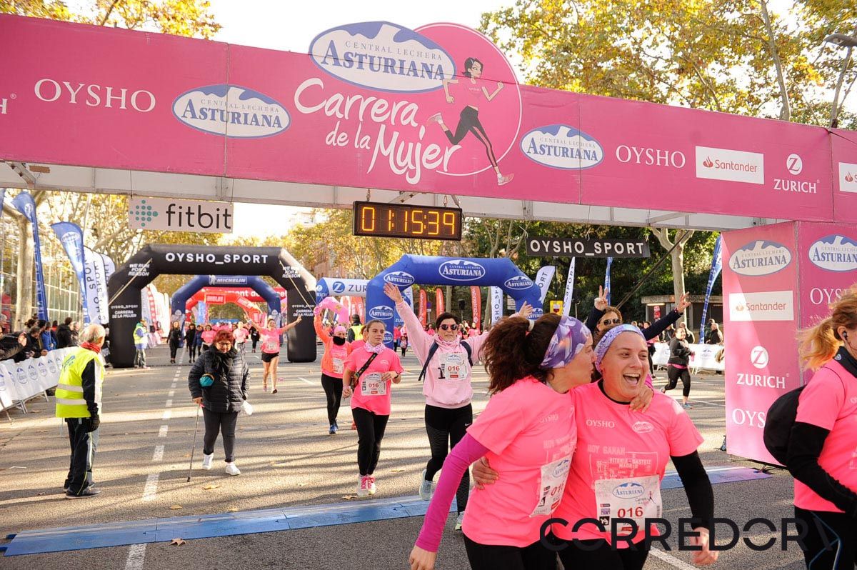 Llegada de la Carrera de la Mujer de Barcelona (ARCO IZQUIERDO 49)