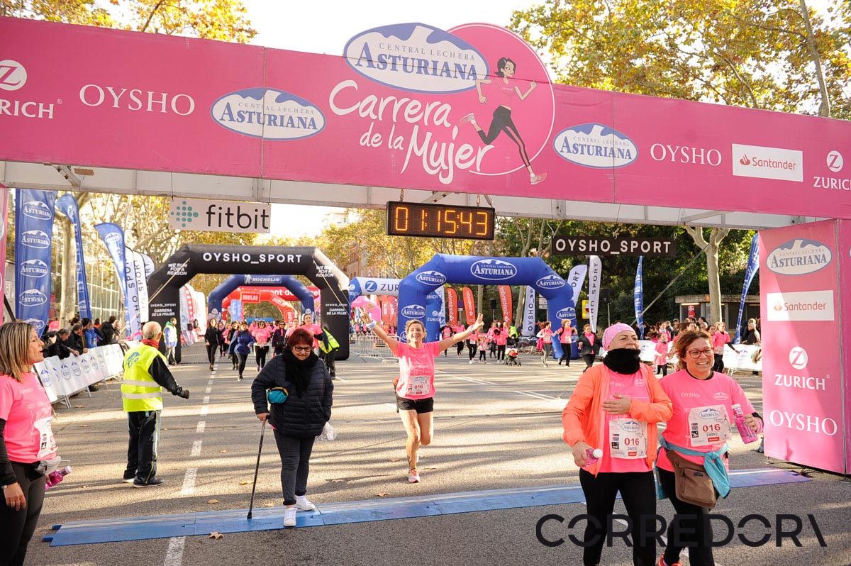 Llegada de la Carrera de la Mujer de Barcelona (ARCO IZQUIERDO 49)