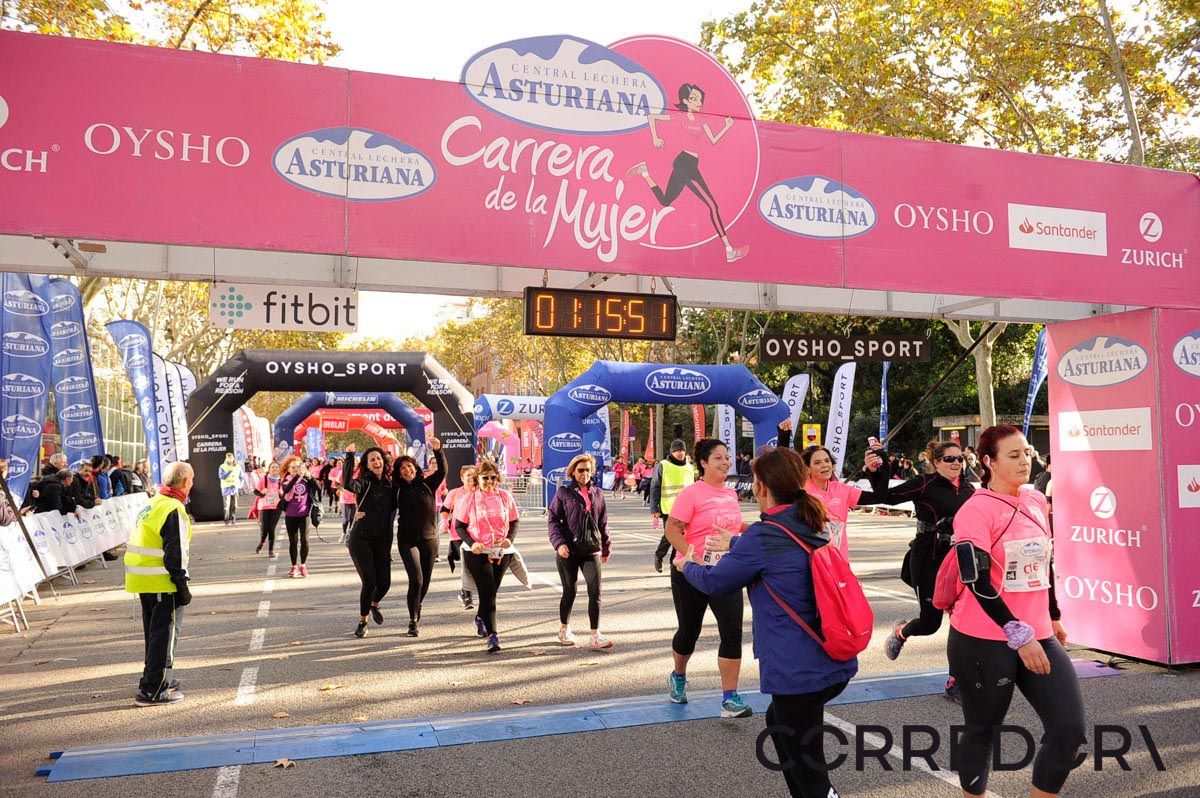 Llegada de la Carrera de la Mujer de Barcelona (ARCO IZQUIERDO 49)