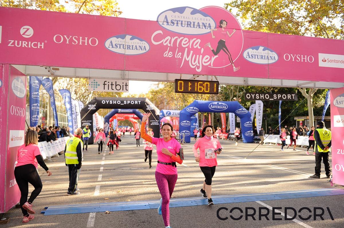 Llegada de la Carrera de la Mujer de Barcelona (ARCO IZQUIERDO 49)