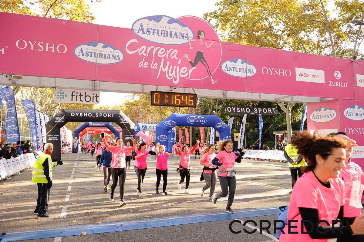 Llegada de la Carrera de la Mujer de Barcelona (ARCO IZQUIERDO 50)