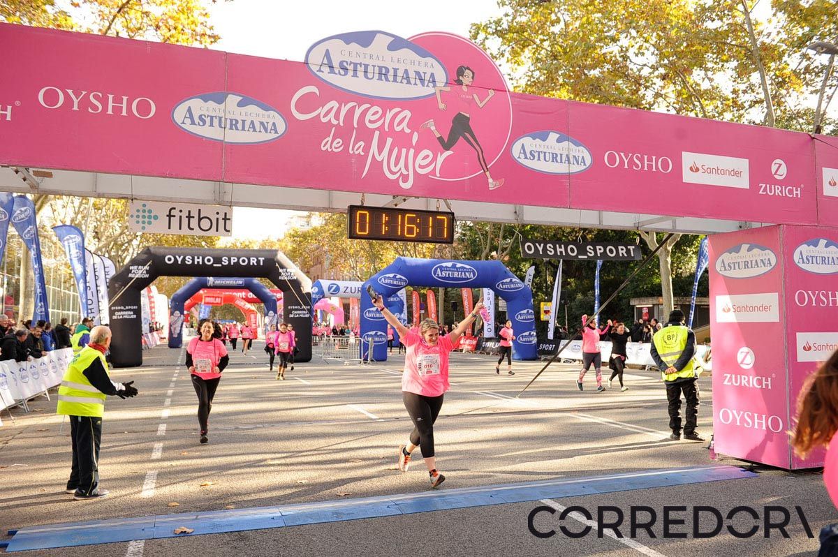 Llegada de la Carrera de la Mujer de Barcelona (ARCO IZQUIERDO 49)