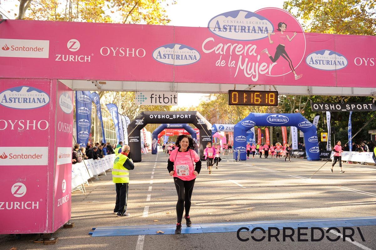 Llegada de la Carrera de la Mujer de Barcelona (ARCO IZQUIERDO 50)
