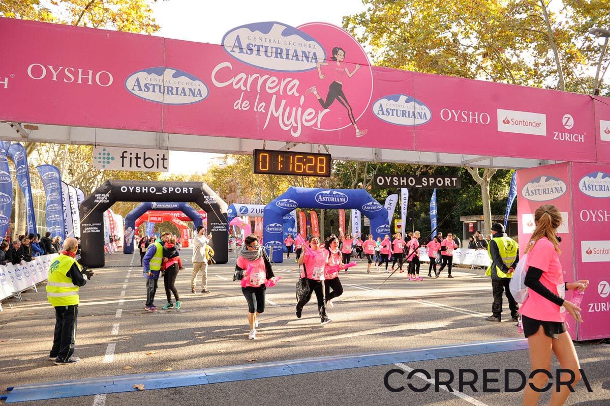 Llegada de la Carrera de la Mujer de Barcelona (ARCO IZQUIERDO 50)