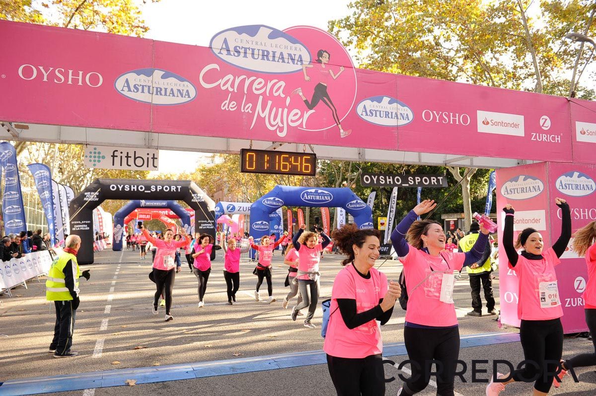 Llegada de la Carrera de la Mujer de Barcelona (ARCO IZQUIERDO 50)