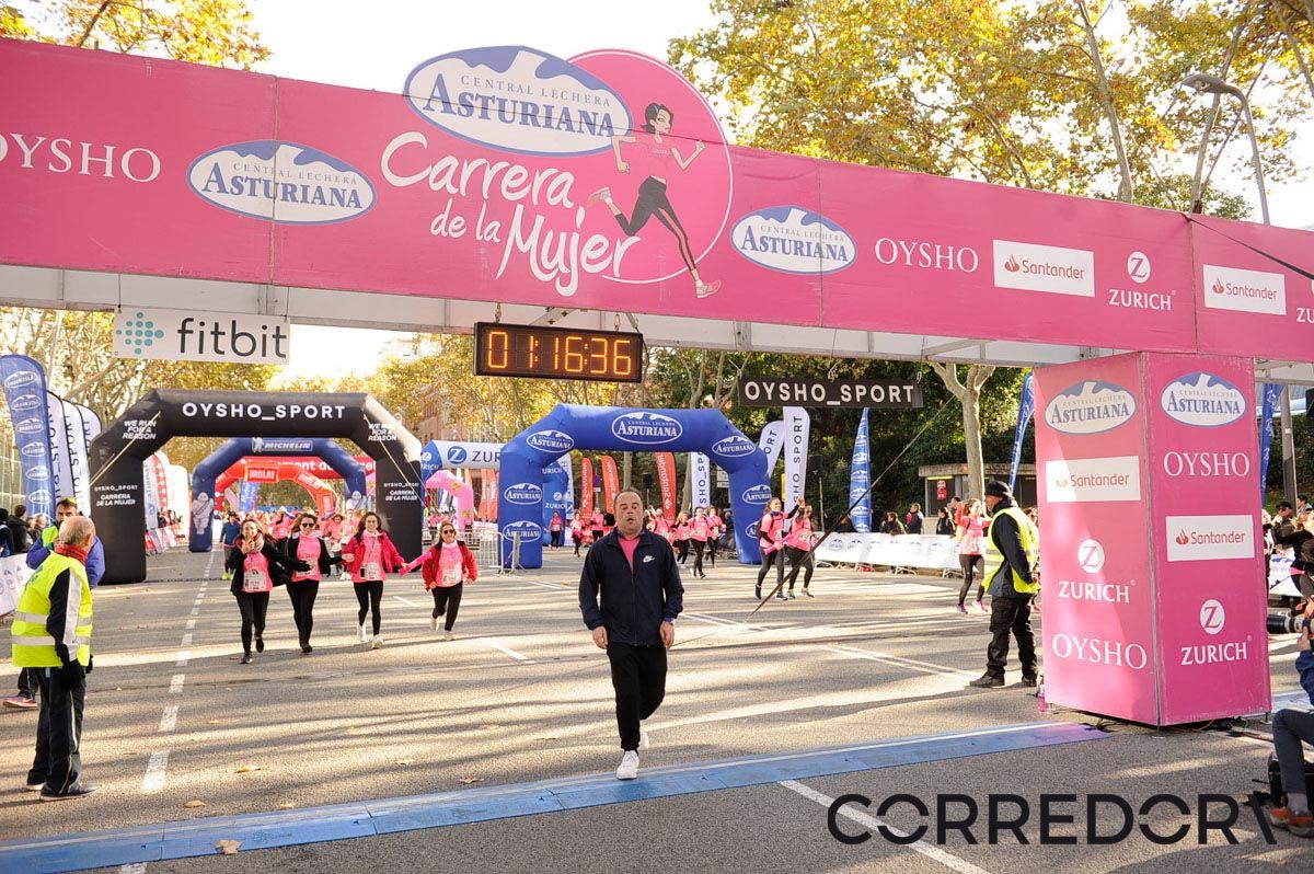 Llegada de la Carrera de la Mujer de Barcelona (ARCO IZQUIERDO 50)
