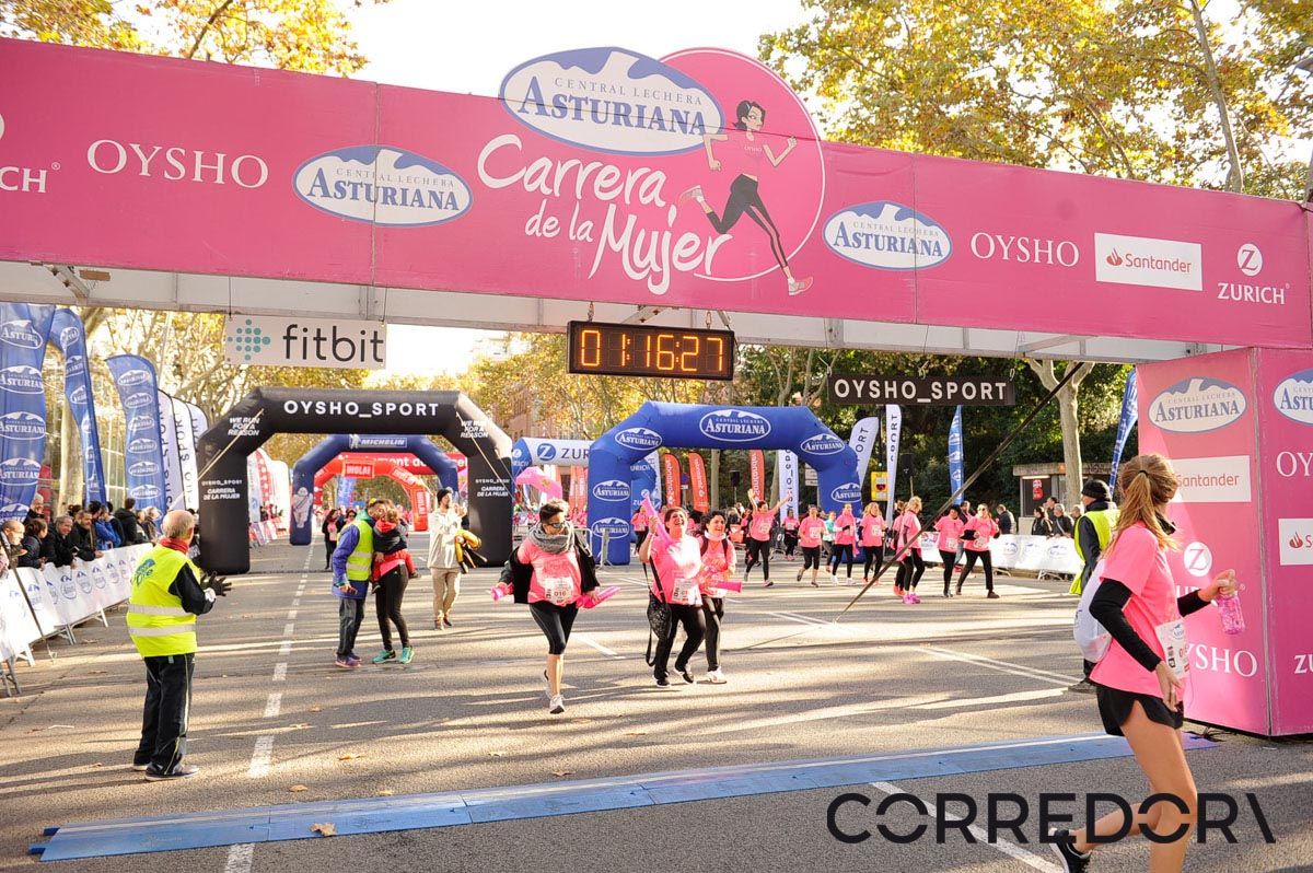 Llegada de la Carrera de la Mujer de Barcelona (ARCO IZQUIERDO 50)