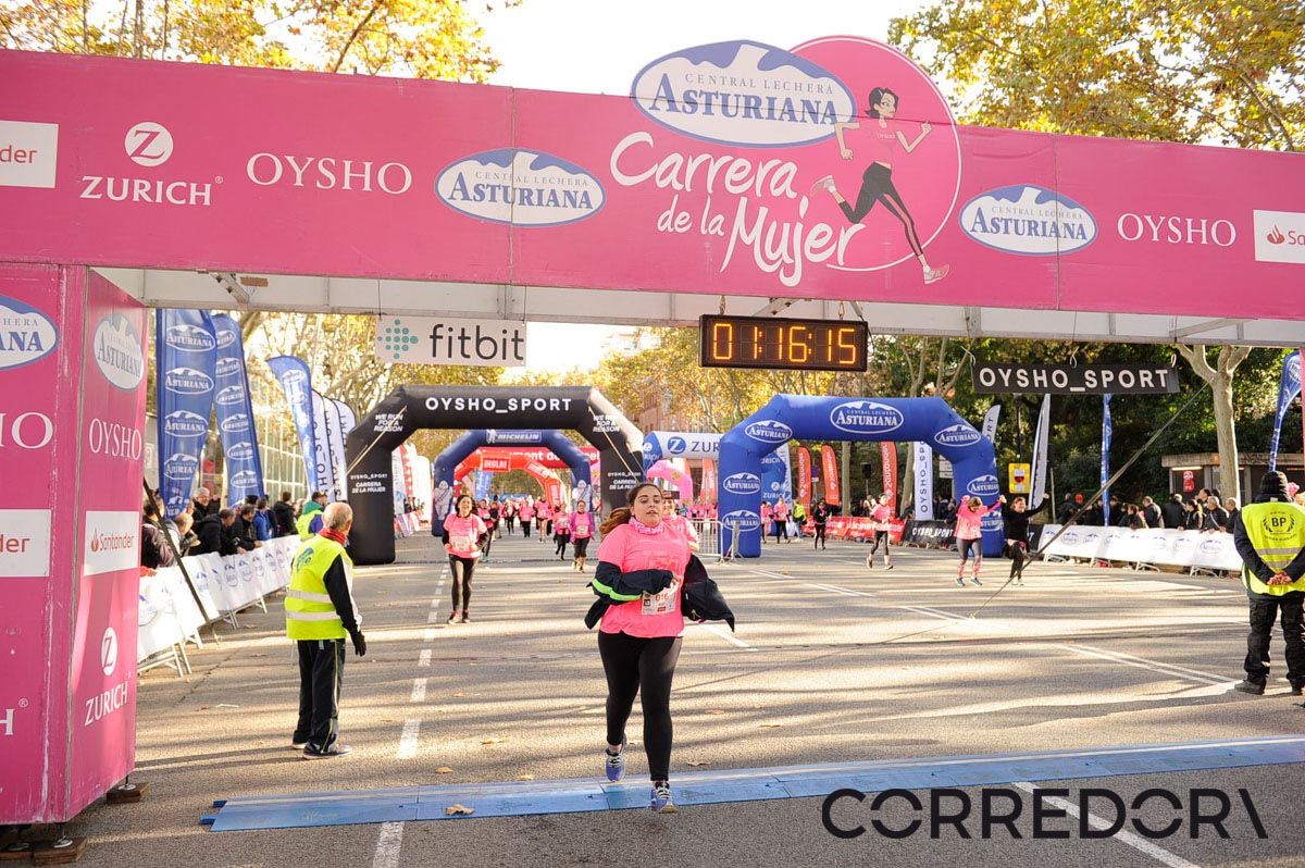 Llegada de la Carrera de la Mujer de Barcelona (ARCO IZQUIERDO 49)