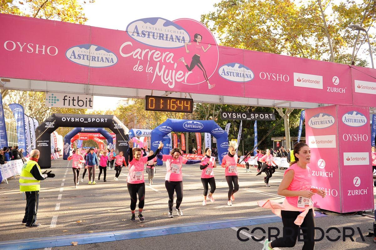 Llegada de la Carrera de la Mujer de Barcelona (ARCO IZQUIERDO 50)