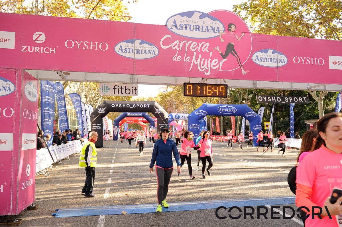 Llegada de la Carrera de la Mujer de Barcelona (ARCO IZQUIERDO 50)