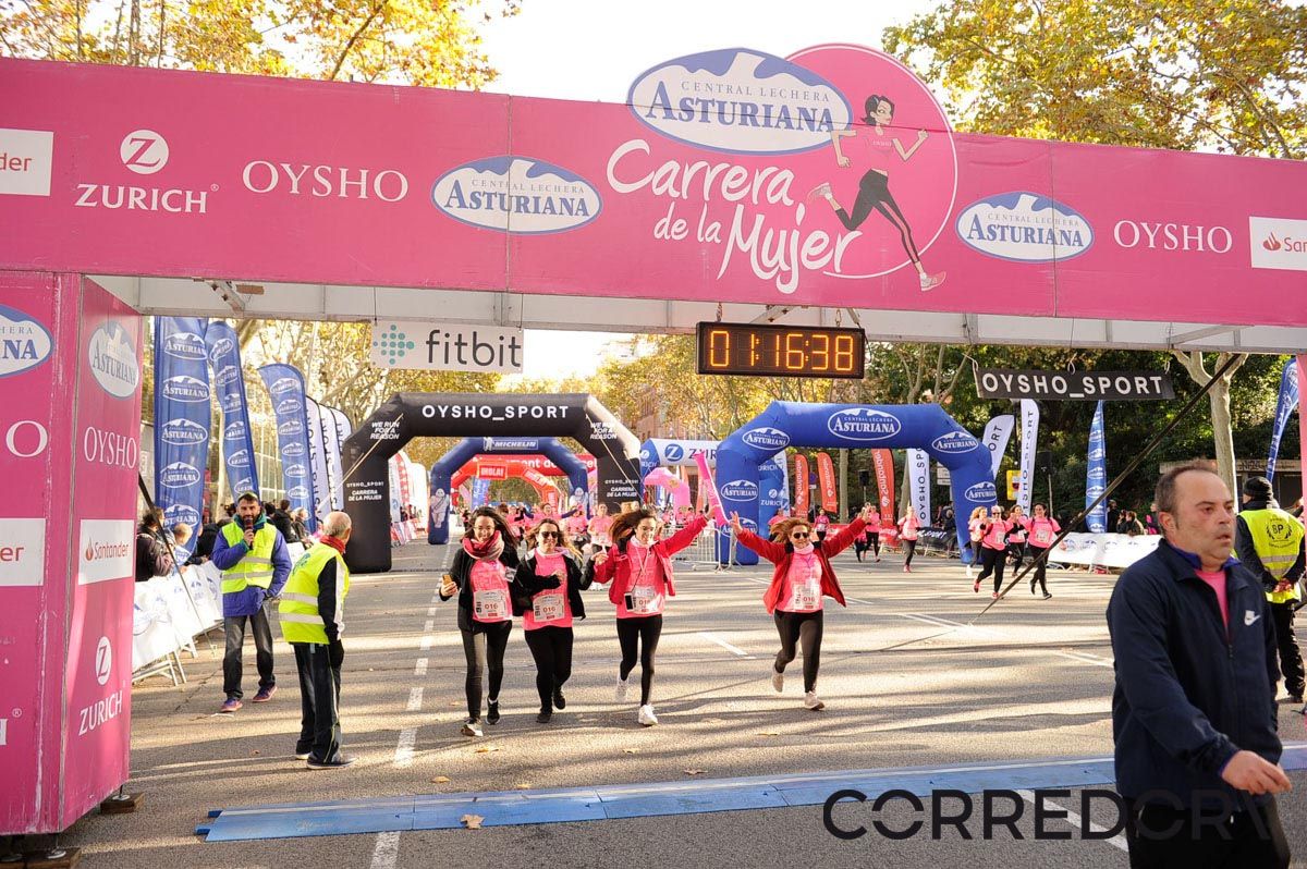Llegada de la Carrera de la Mujer de Barcelona (ARCO IZQUIERDO 50)