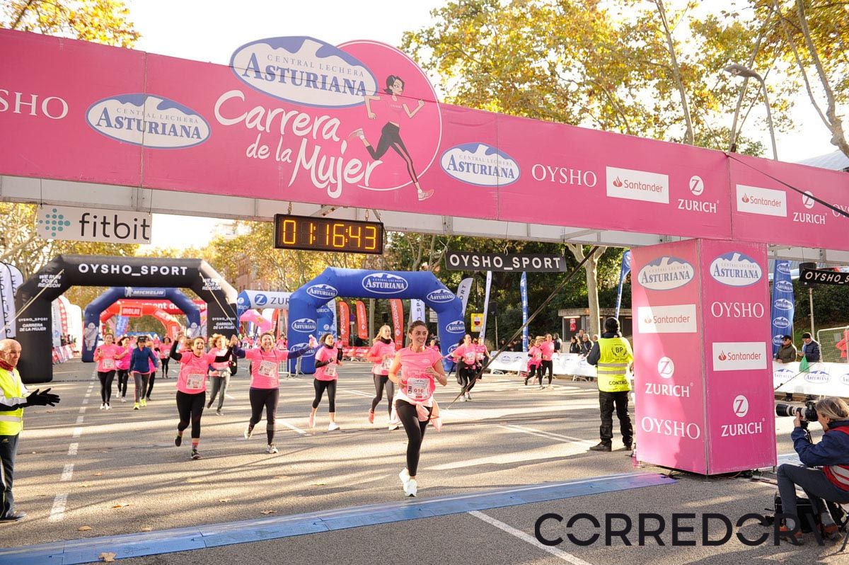Llegada de la Carrera de la Mujer de Barcelona (ARCO IZQUIERDO 50)