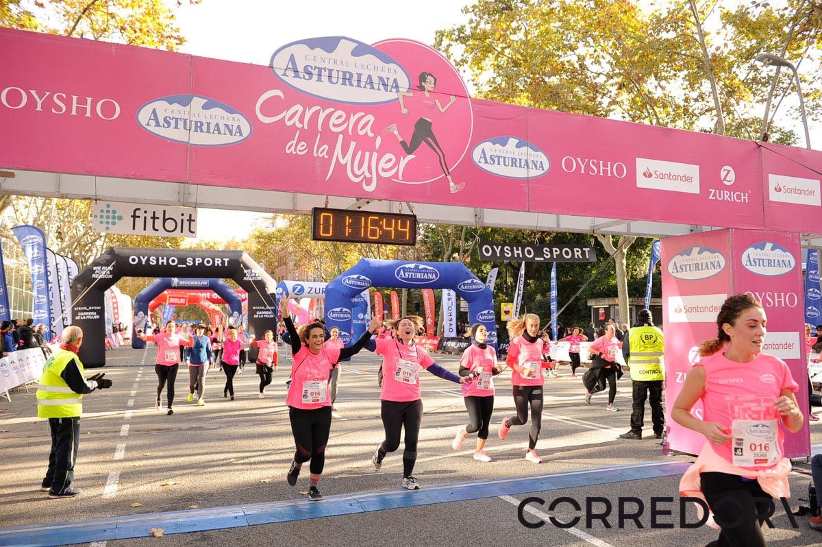Llegada de la Carrera de la Mujer de Barcelona (ARCO IZQUIERDO 50)