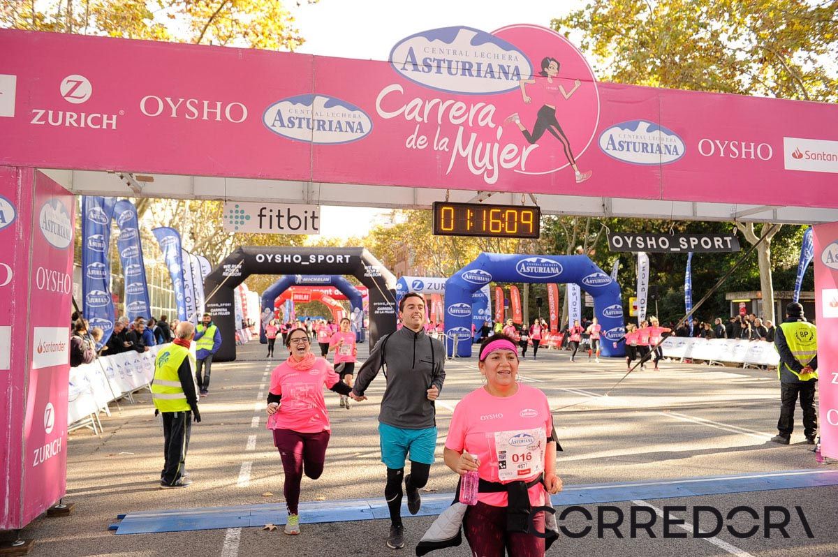 Llegada de la Carrera de la Mujer de Barcelona (ARCO IZQUIERDO 49)