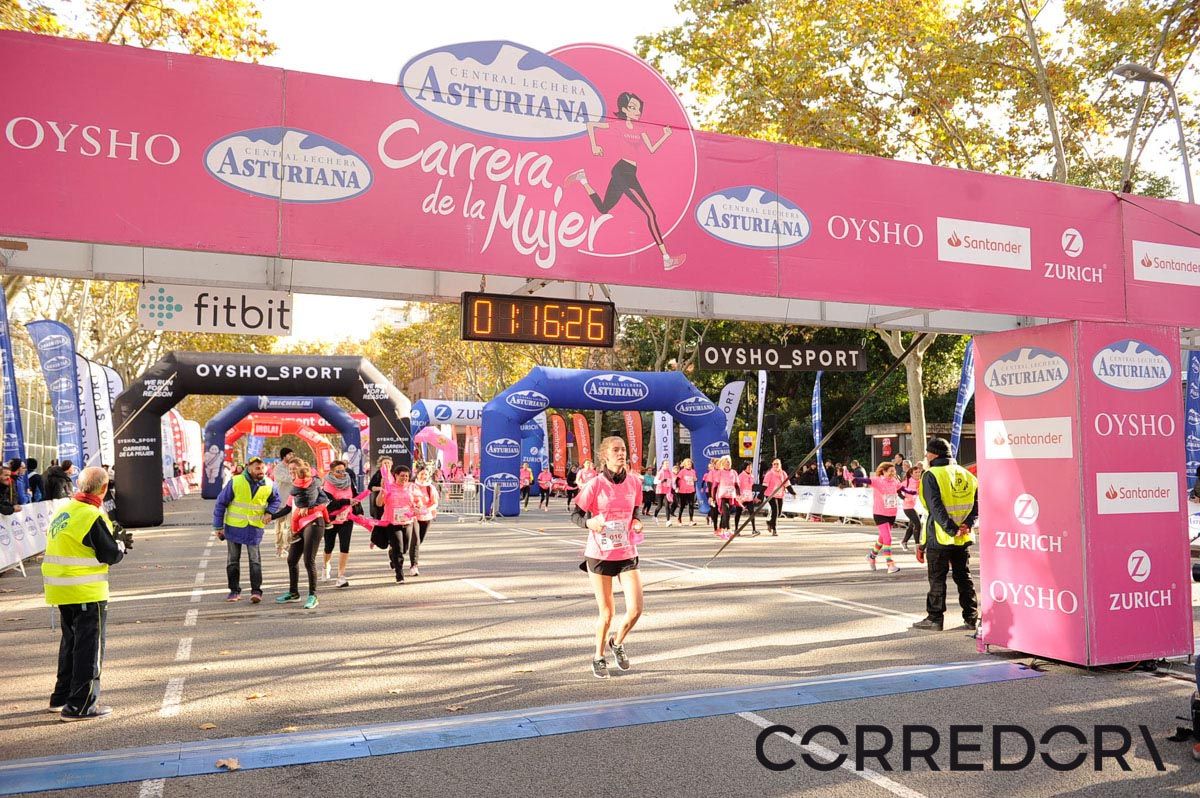 Llegada de la Carrera de la Mujer de Barcelona (ARCO IZQUIERDO 50)
