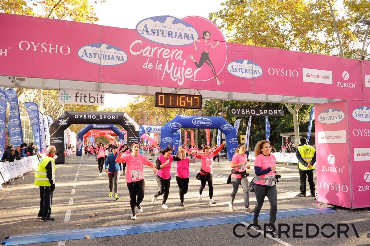 Llegada de la Carrera de la Mujer de Barcelona (ARCO IZQUIERDO 50)