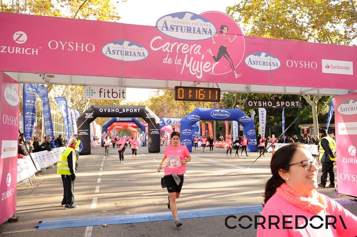 Llegada de la Carrera de la Mujer de Barcelona (ARCO IZQUIERDO 49)