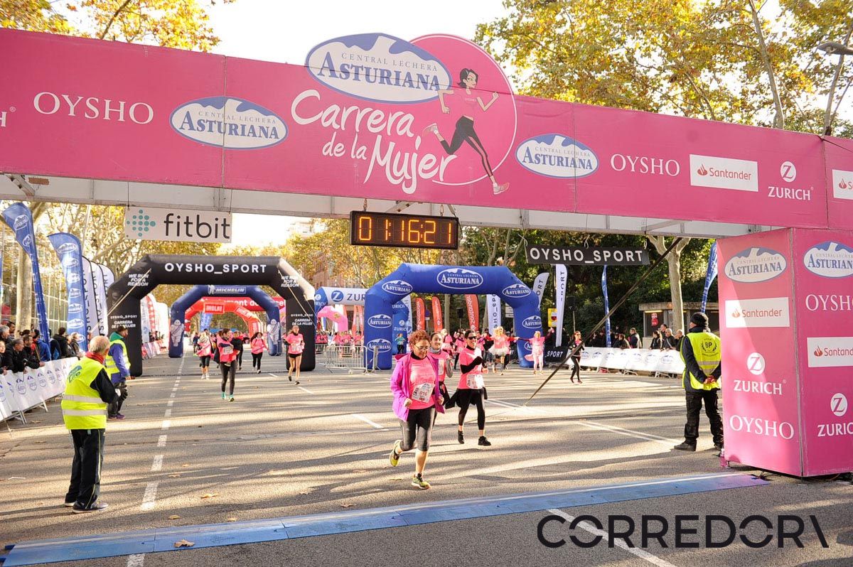 Llegada de la Carrera de la Mujer de Barcelona (ARCO IZQUIERDO 50)