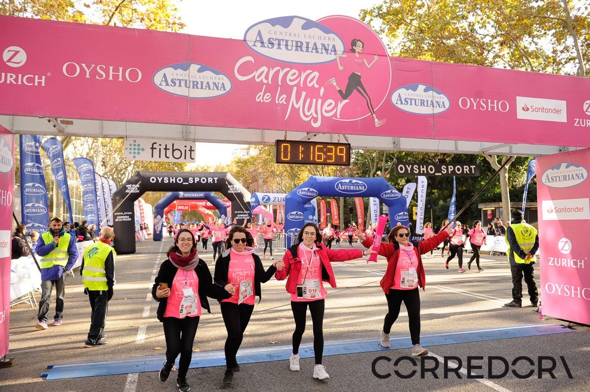Llegada de la Carrera de la Mujer de Barcelona (ARCO IZQUIERDO 50)