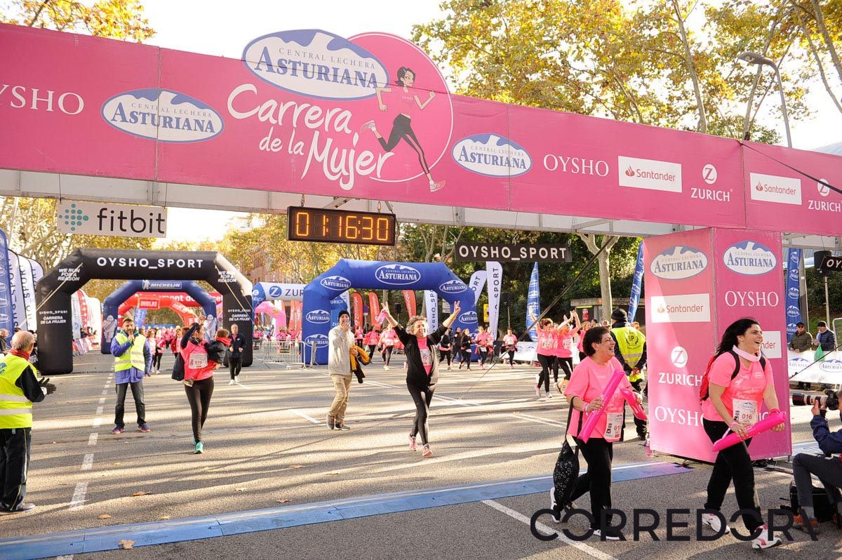 Llegada de la Carrera de la Mujer de Barcelona (ARCO IZQUIERDO 50)
