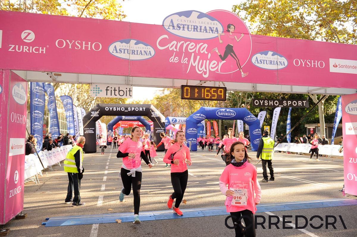 Llegada de la Carrera de la Mujer de Barcelona (ARCO IZQUIERDO 50)