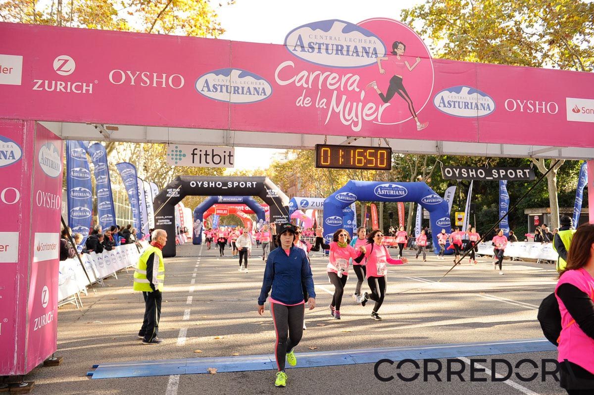 Llegada de la Carrera de la Mujer de Barcelona (ARCO IZQUIERDO 50)
