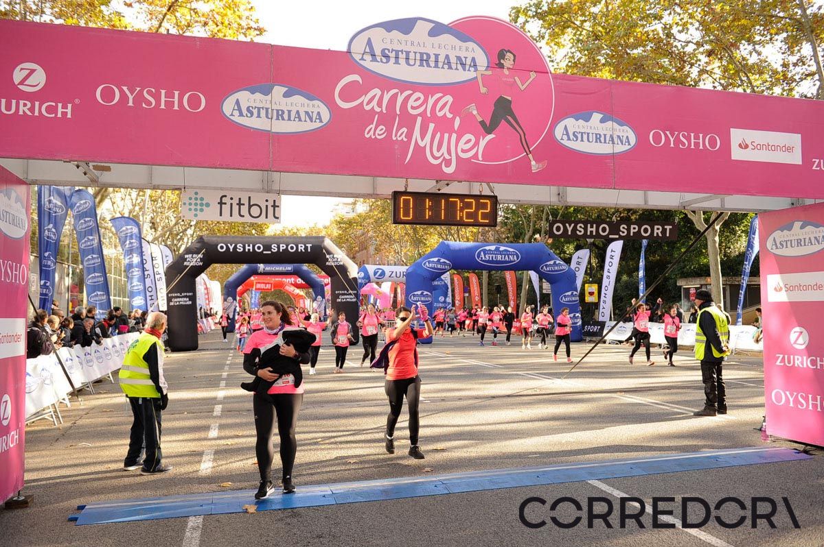 Llegada de la Carrera de la Mujer de Barcelona (ARCO IZQUIERDO 51)