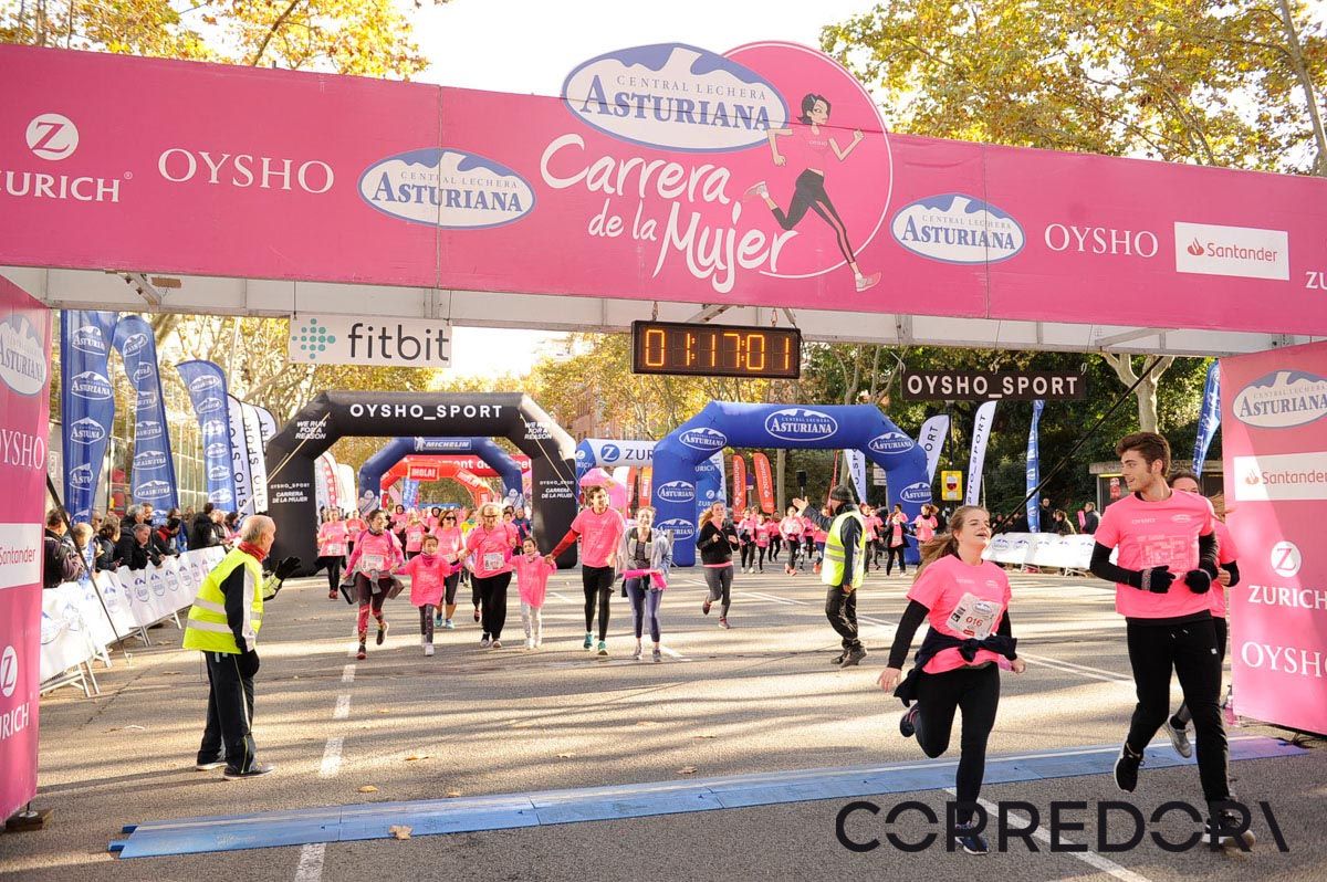 Llegada de la Carrera de la Mujer de Barcelona (ARCO IZQUIERDO 50)