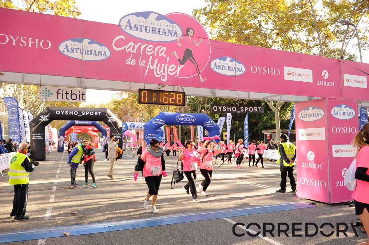 Llegada de la Carrera de la Mujer de Barcelona (ARCO IZQUIERDO 50)