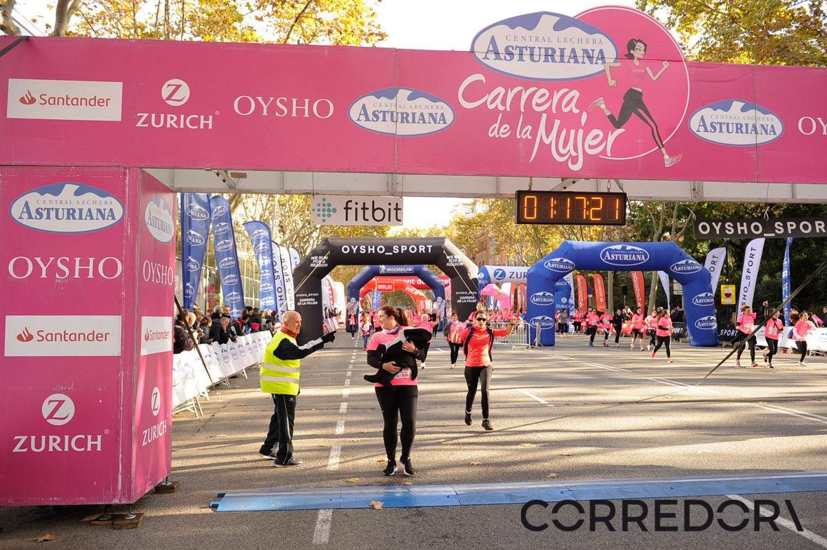 Llegada de la Carrera de la Mujer de Barcelona (ARCO IZQUIERDO 51)