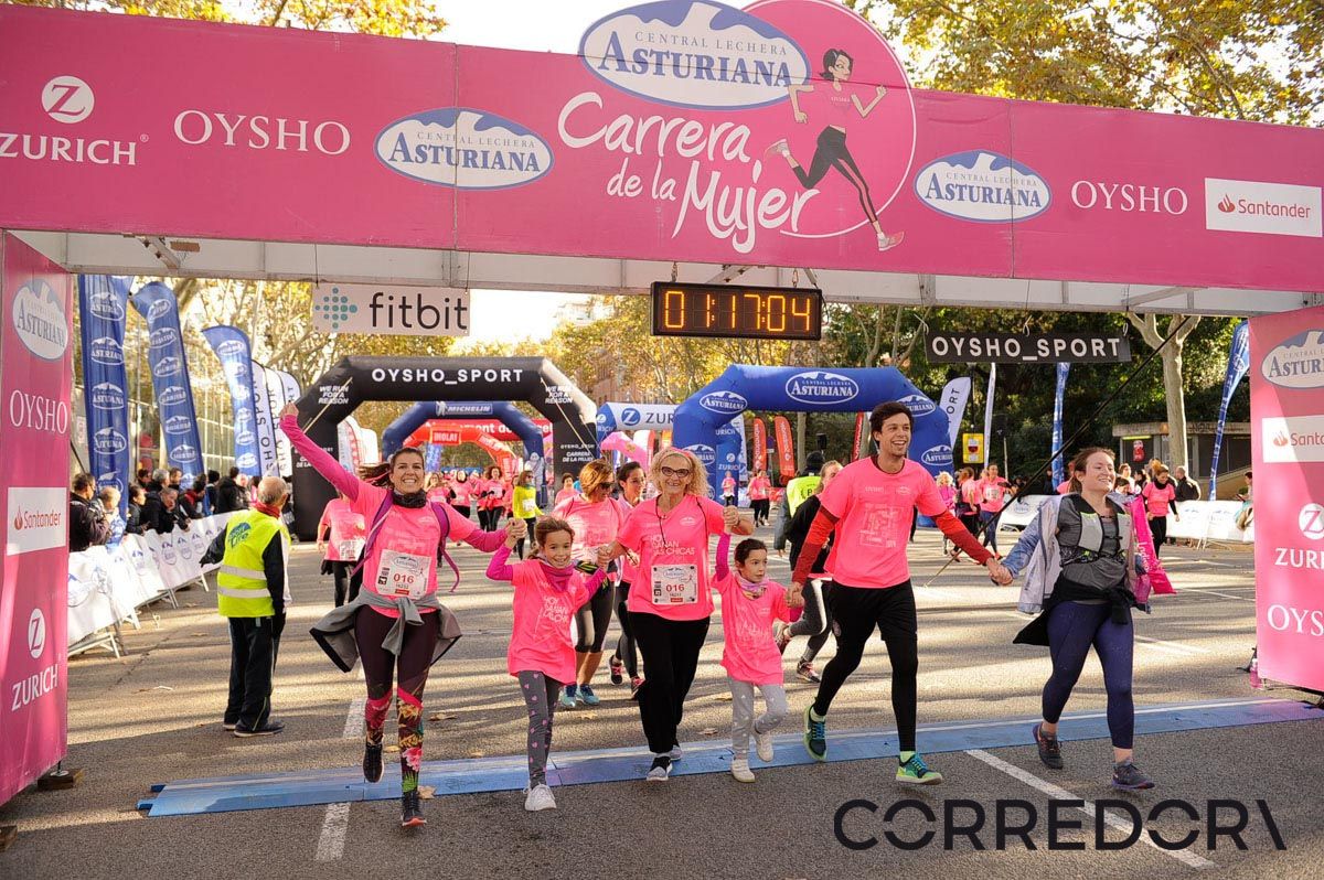 Llegada de la Carrera de la Mujer de Barcelona (ARCO IZQUIERDO 51)