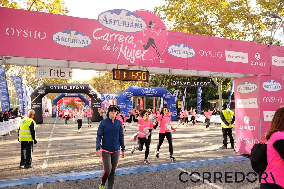 Llegada de la Carrera de la Mujer de Barcelona (ARCO IZQUIERDO 50)