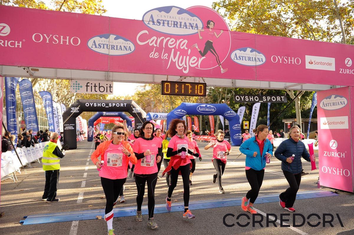 Llegada de la Carrera de la Mujer de Barcelona (ARCO IZQUIERDO 51)