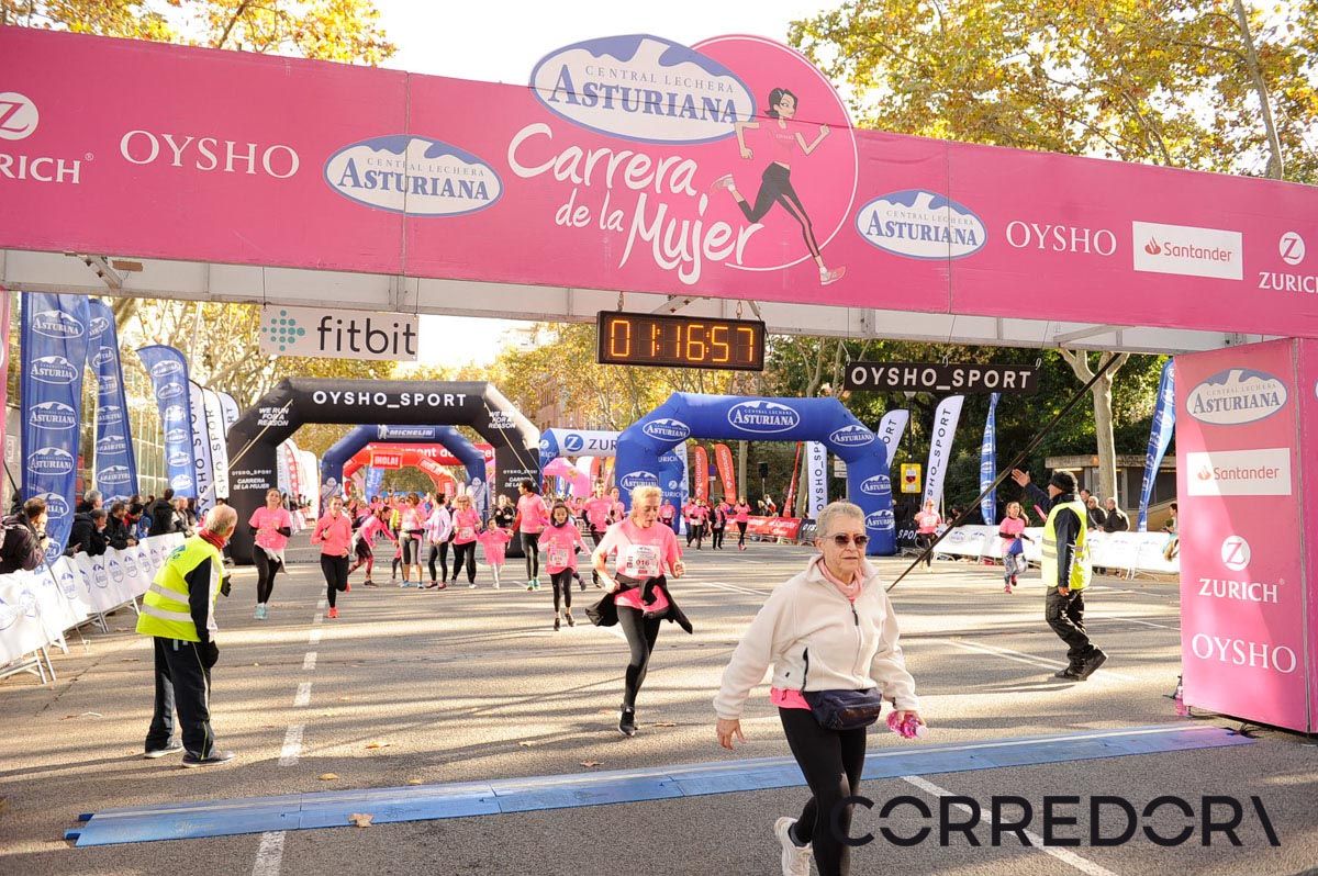 Llegada de la Carrera de la Mujer de Barcelona (ARCO IZQUIERDO 50)