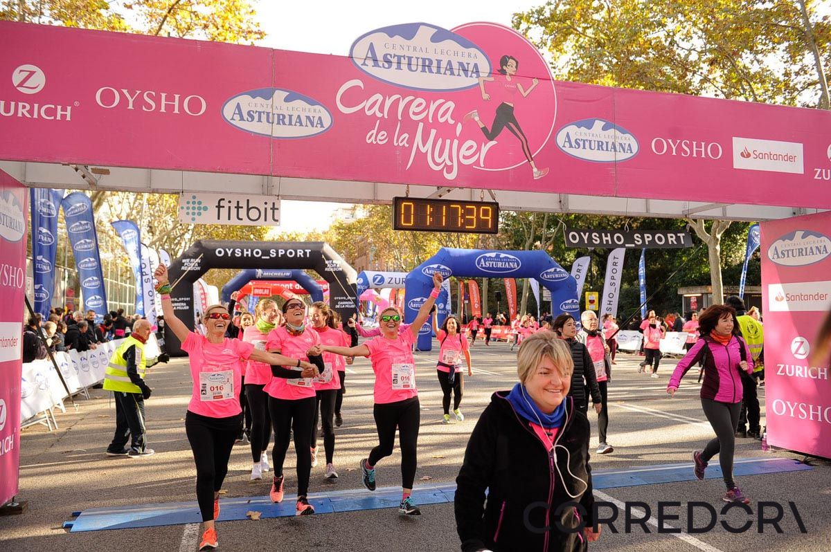 Llegada de la Carrera de la Mujer de Barcelona (ARCO IZQUIERDO 52)