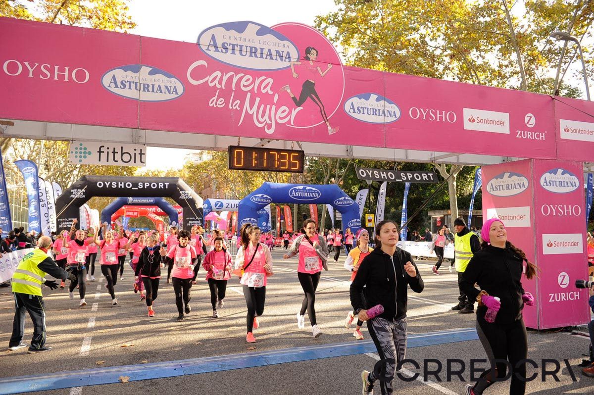 Llegada de la Carrera de la Mujer de Barcelona (ARCO IZQUIERDO 52)