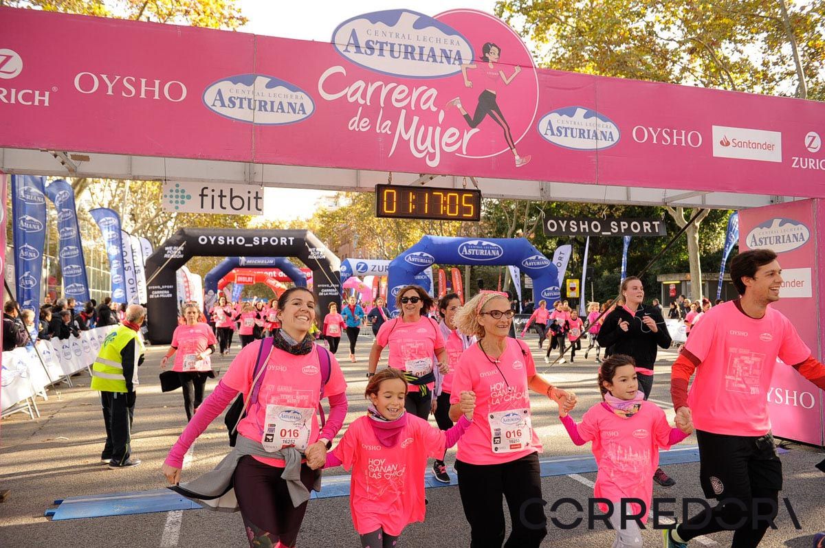 Llegada de la Carrera de la Mujer de Barcelona (ARCO IZQUIERDO 51)